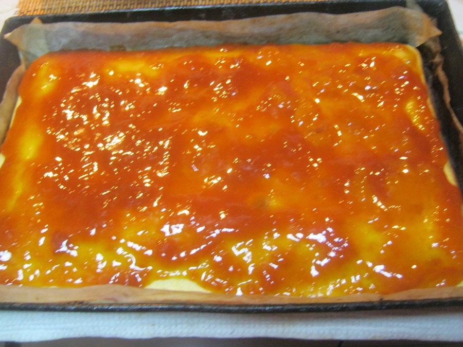 Prajitura cu gem de caise si bezea