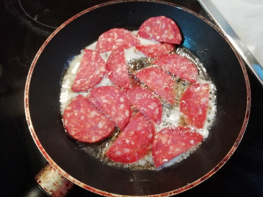 Supa de naut cu varza creata si chorizo