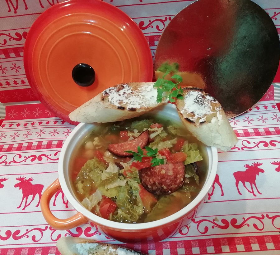 Supa de naut cu varza creata si chorizo