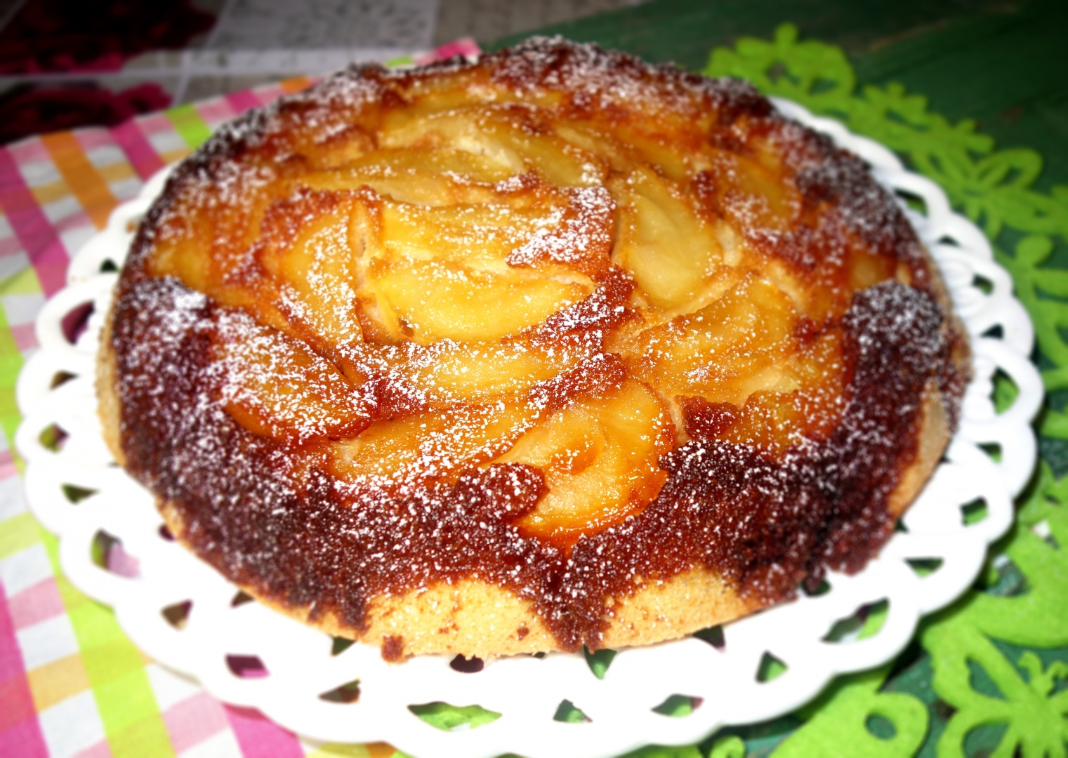 Prajitura rasturnata cu mere