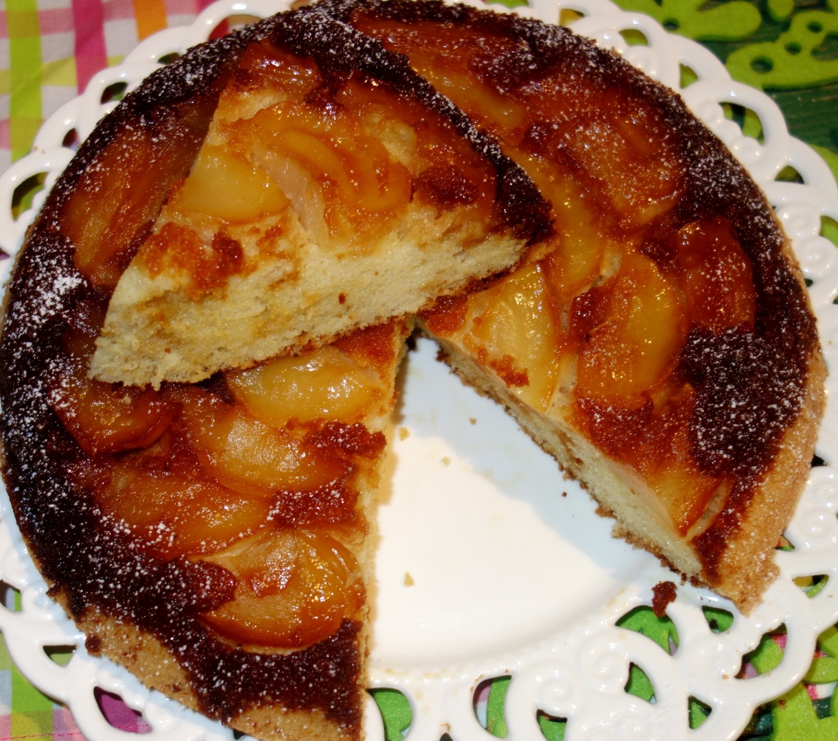 Prajitura rasturnata cu mere