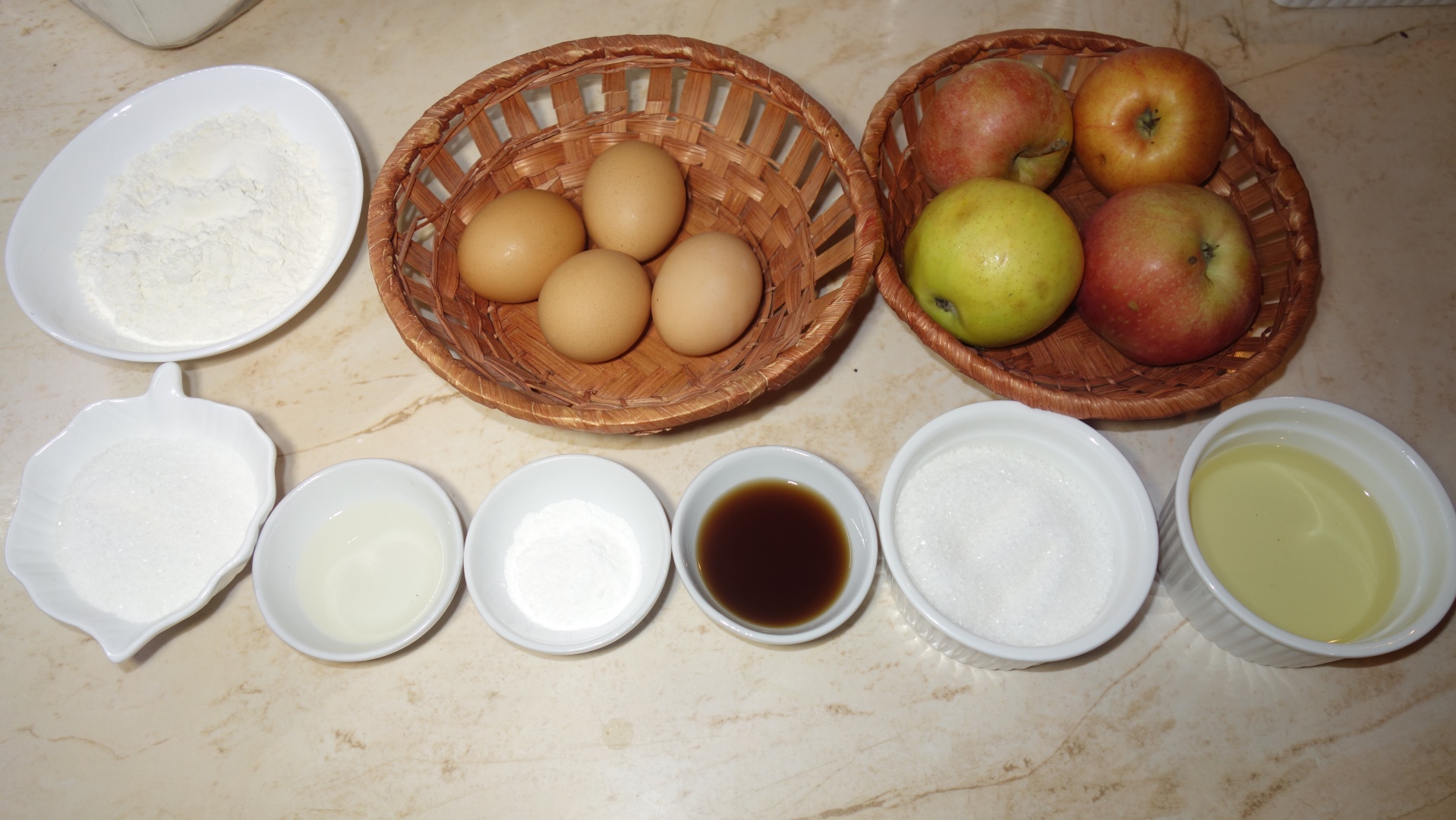 Prajitura rasturnata cu mere