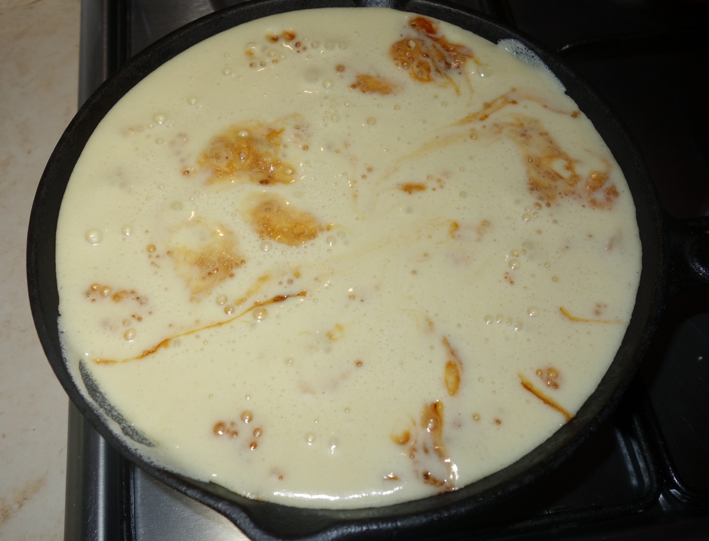 Prajitura rasturnata cu mere