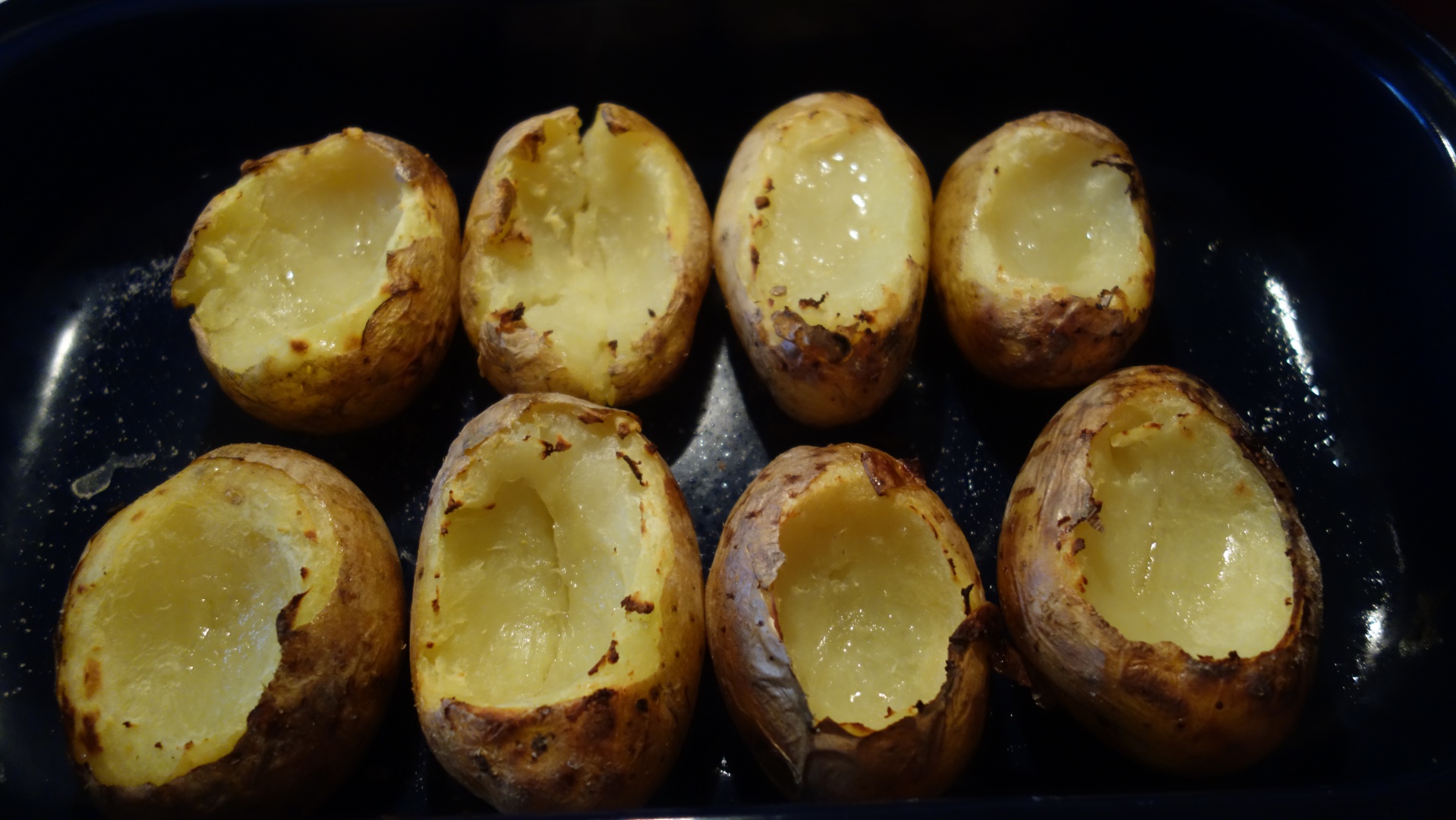 Cuiburi de cartofi umpluti cu piept de pui si branza brie