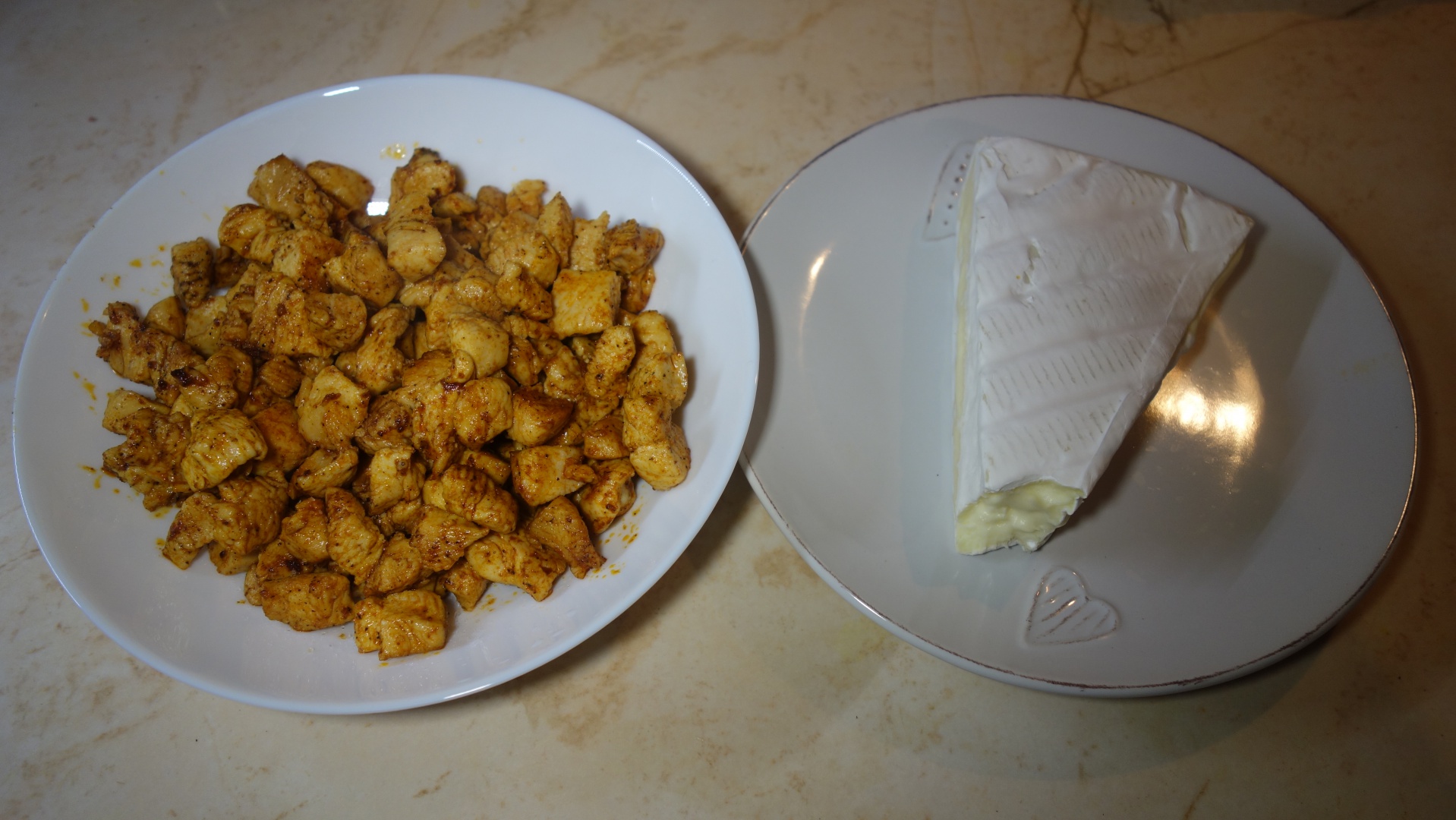 Cuiburi de cartofi umpluti cu piept de pui si branza brie