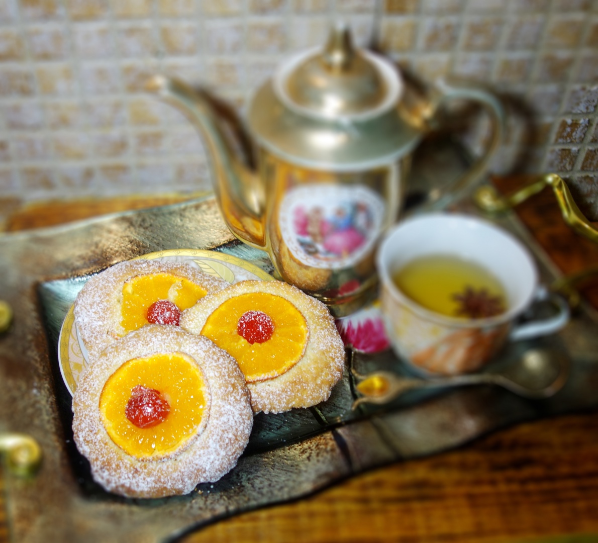 Minitarte fragede cu mandarine si cirese confiate