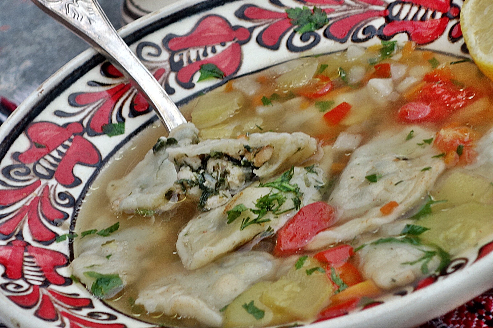 Supa de legume cu coltunasi de casa