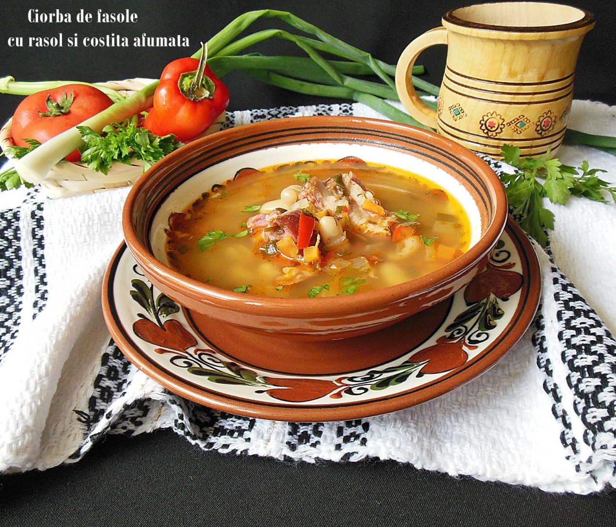 Ciorba de fasole cu rasol si costita afumata