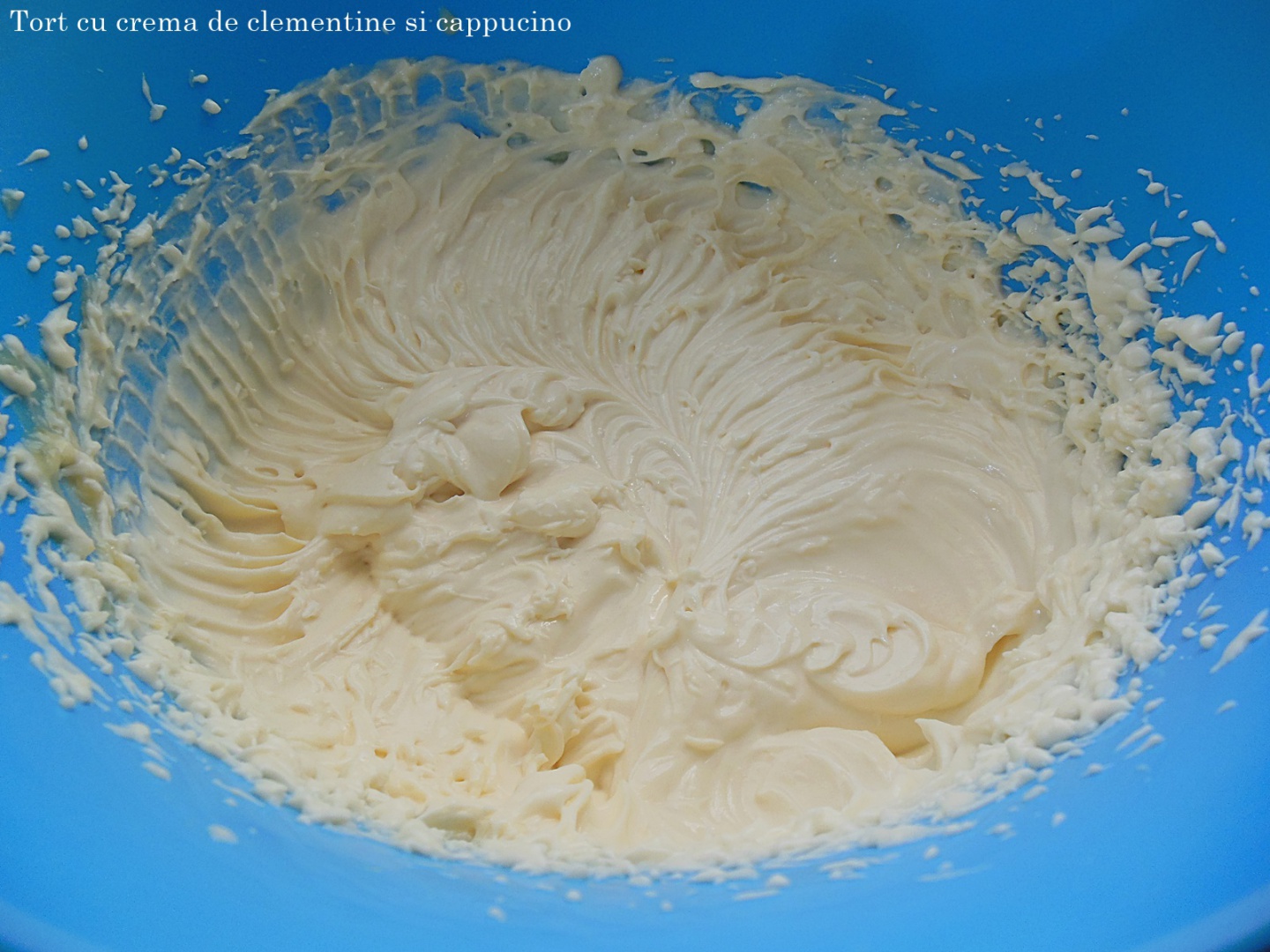 Tort cu crema de clementine si cappucino