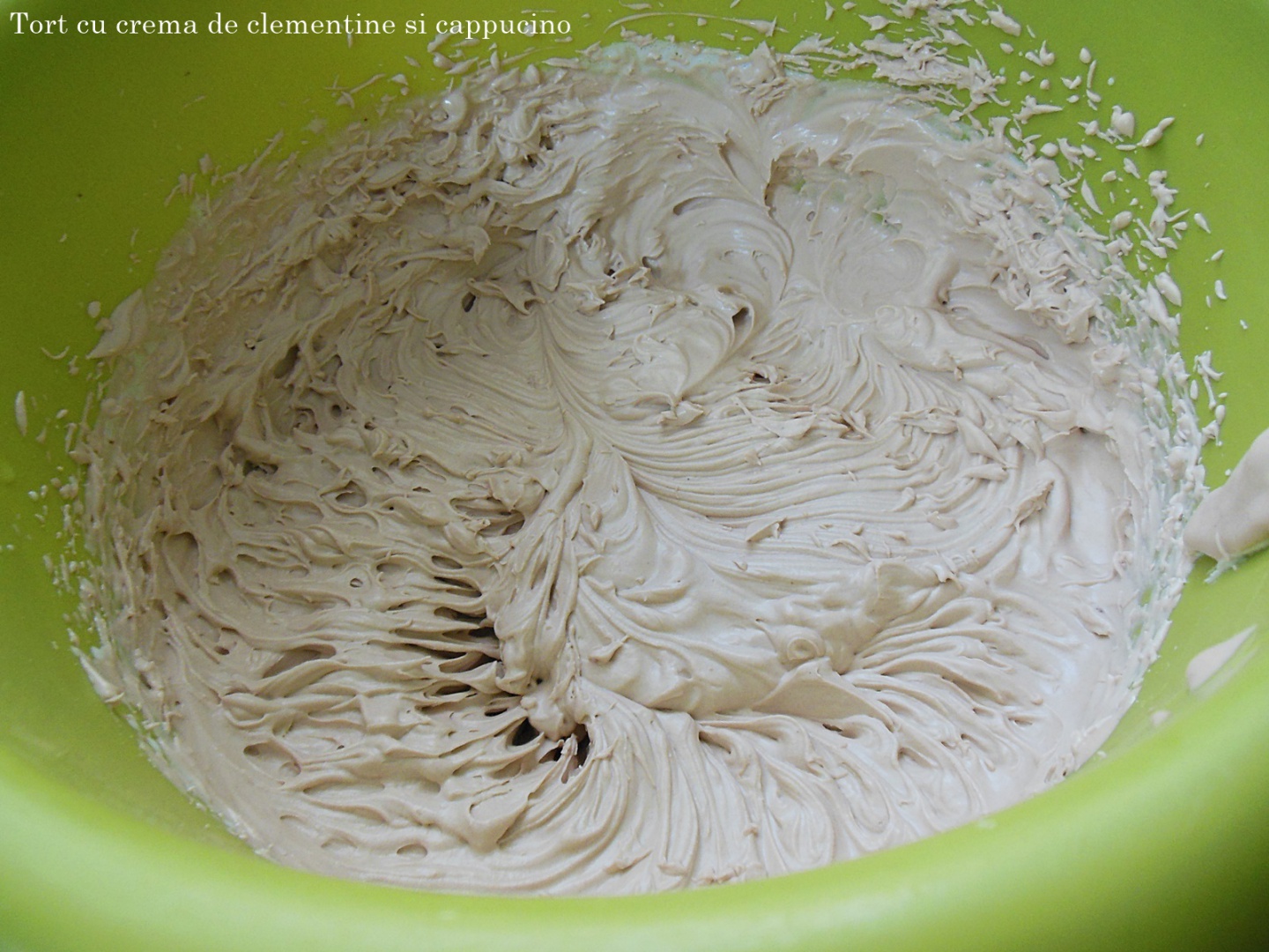 Tort cu crema de clementine si cappucino