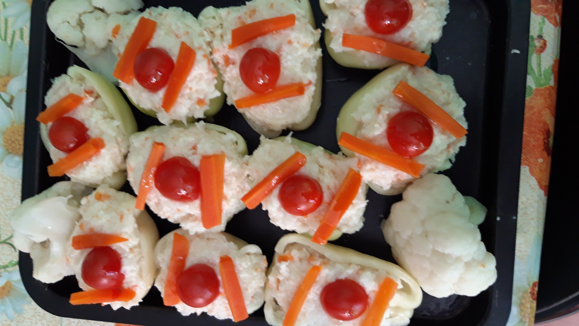 Ardei umpluti cu conopida la cuptor