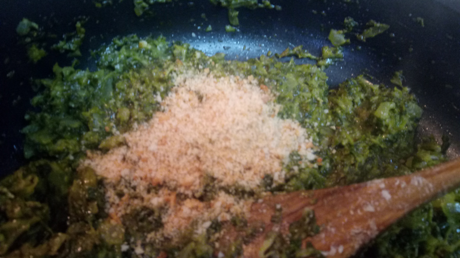 Somon la cuptor in crusta de aluat fraged