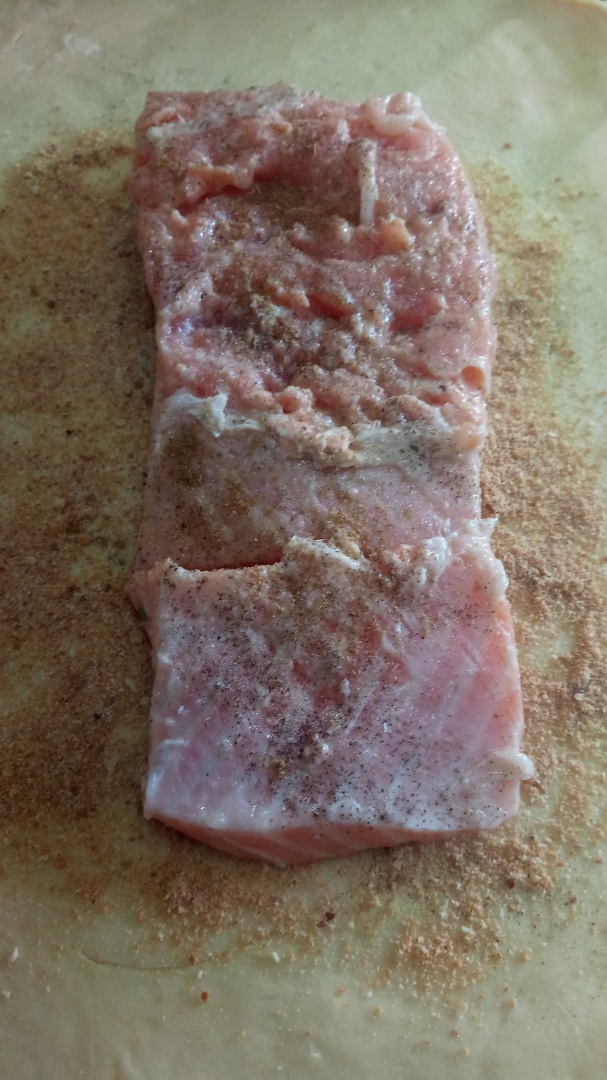 Somon la cuptor in crusta de aluat fraged