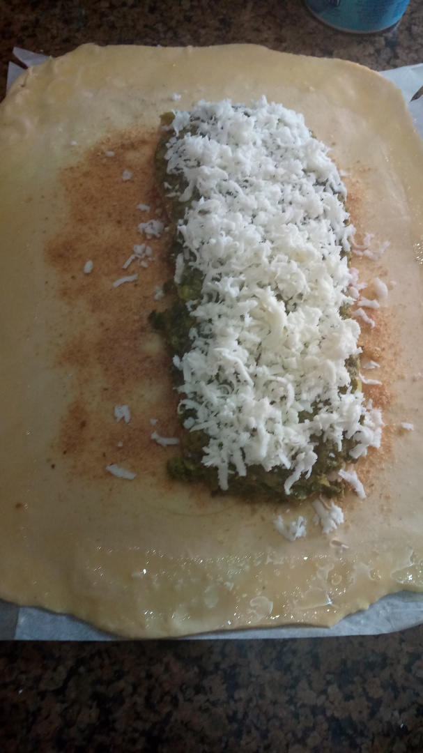 Somon la cuptor in crusta de aluat fraged