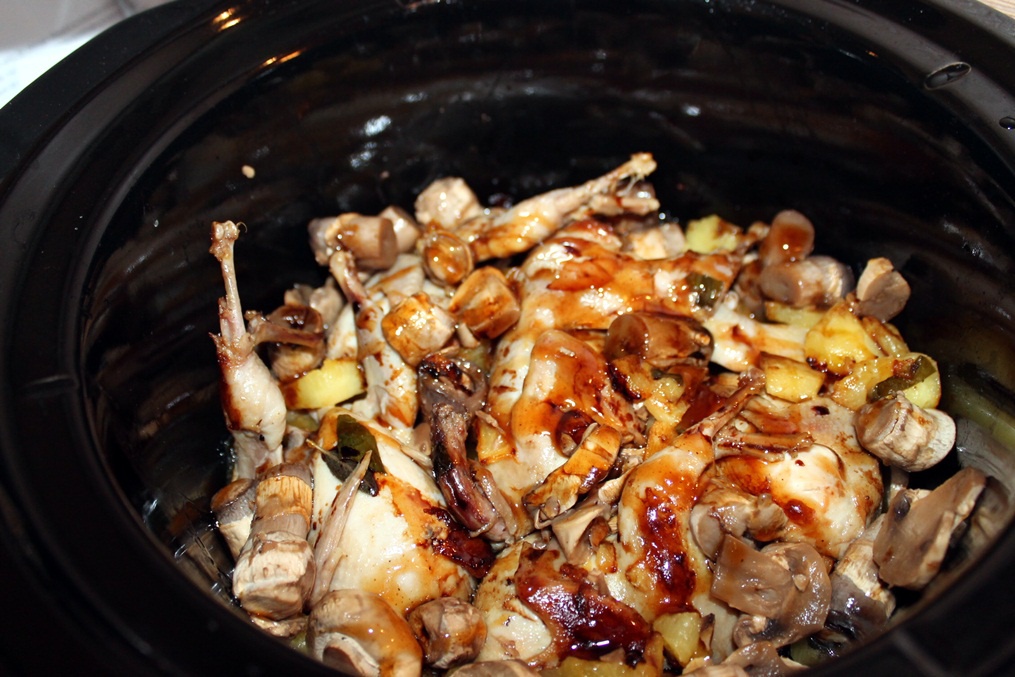Prepelite cu ananas si ciuperci la slow cooker Crock-Pot