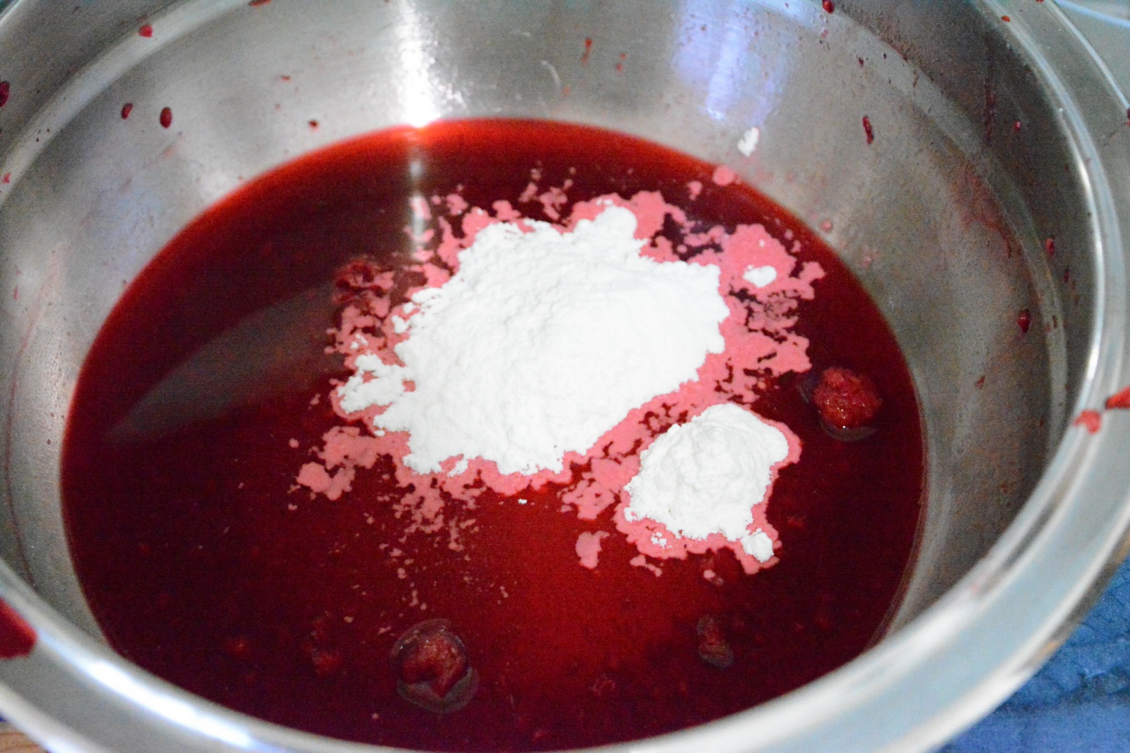 Prajitura rasturnata cu zmeura si fulgi de chili la slow cooker Crock-Pot