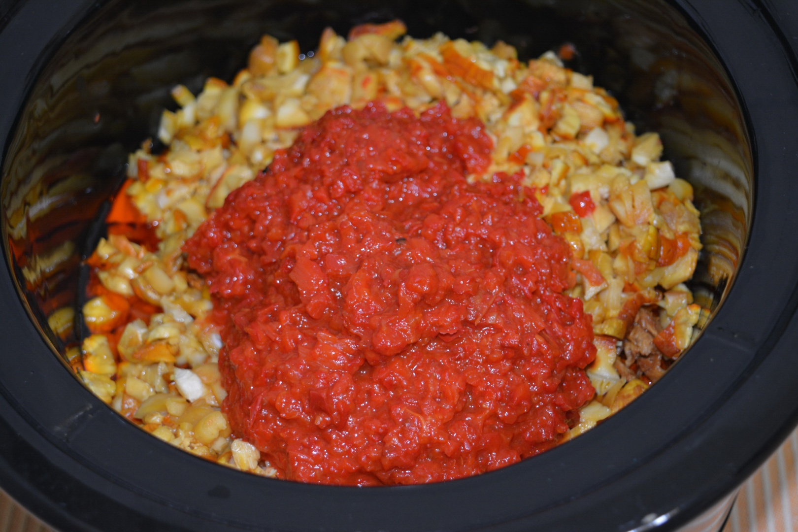 Zacusca cu ciuperci de padure la slow cooker Crock-Pot