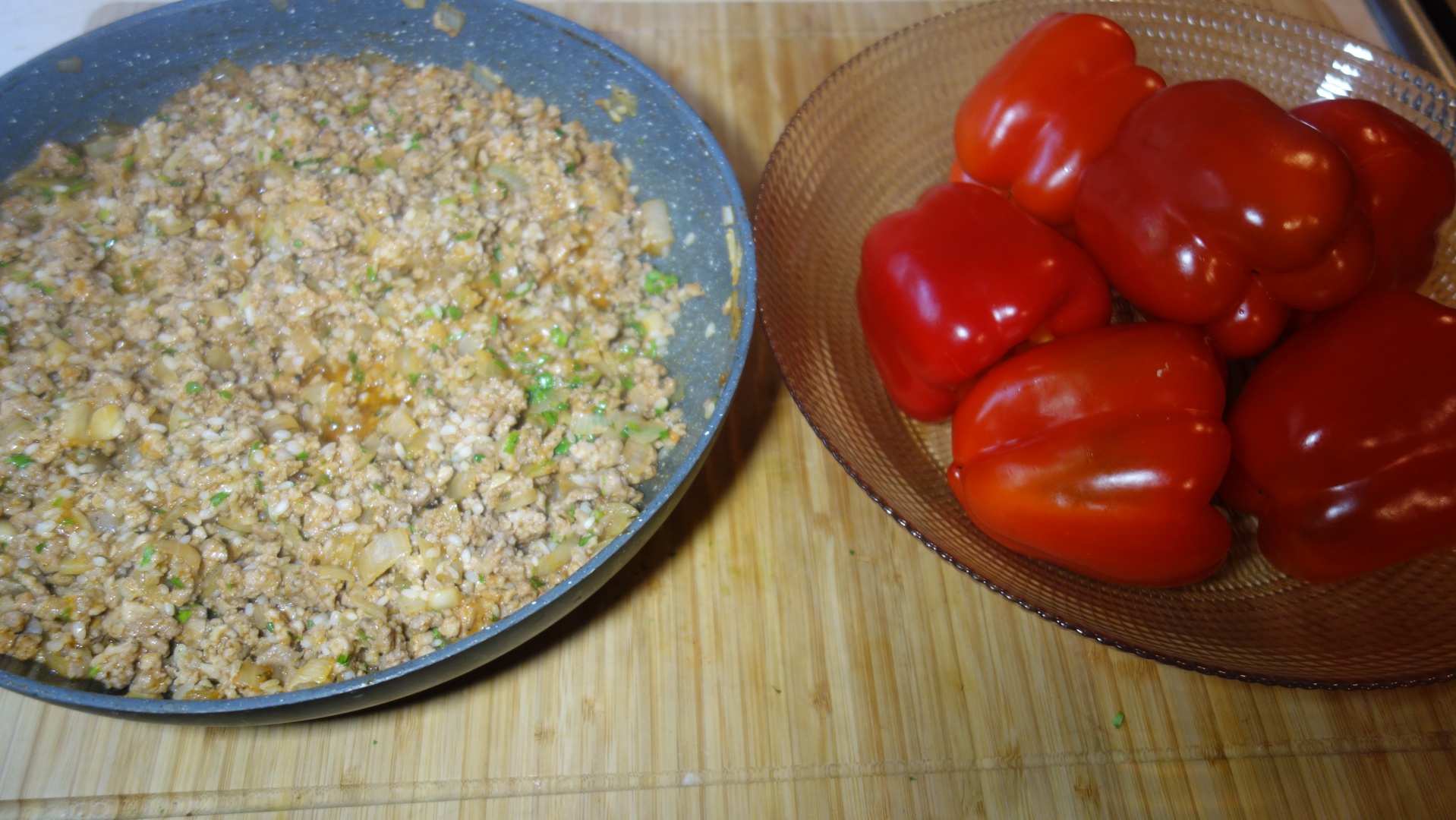 Ardei umpluti cu carne de curcan si mozzarella, gatiti la slow cooker Crock-Pot Digital 4.7 l