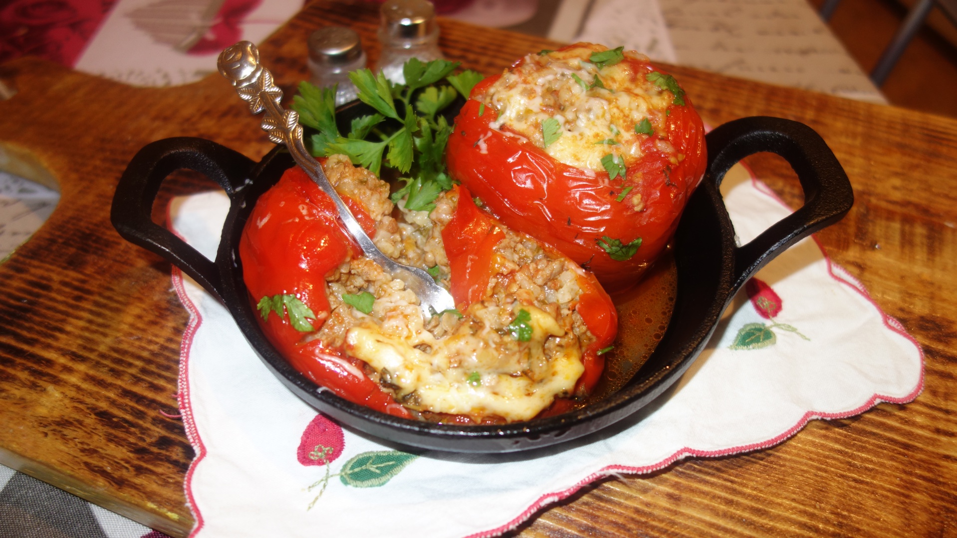 Ardei umpluti cu carne de curcan si mozzarella, gatiti la slow cooker Crock-Pot Digital 4.7 l