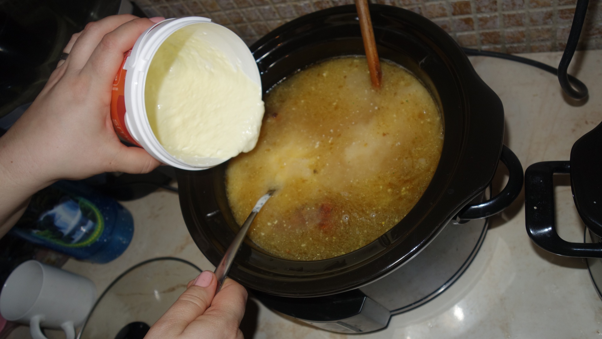 Ciorba ardeleneasca de oase afumate la slow cooker Crock-Pot Digital 4.7 l