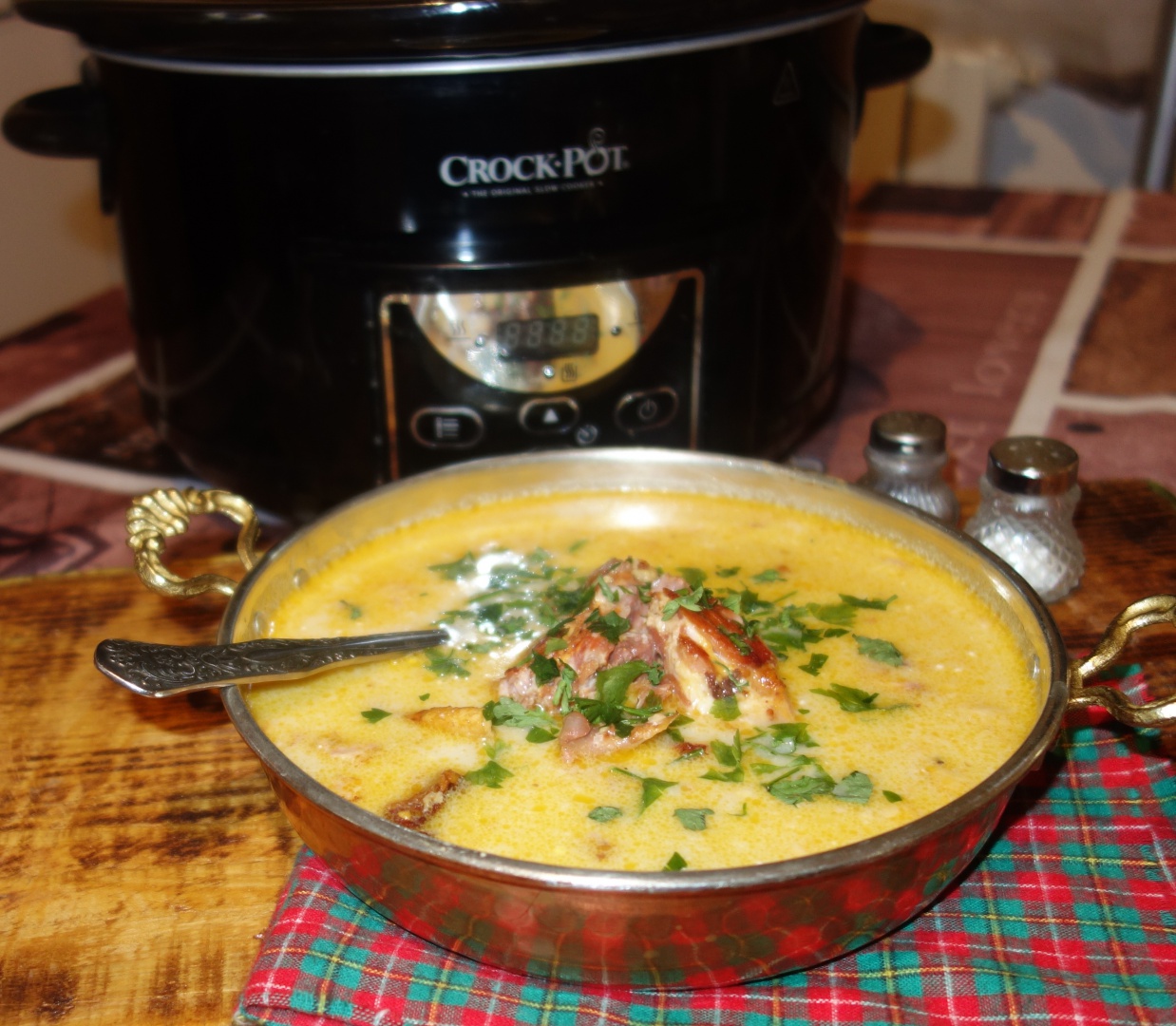 Ciorba ardeleneasca de oase afumate la slow cooker Crock-Pot Digital 4.7 l