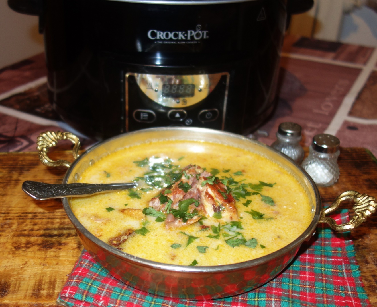 Ciorba ardeleneasca de oase afumate la slow cooker Crock-Pot Digital 4.7 l