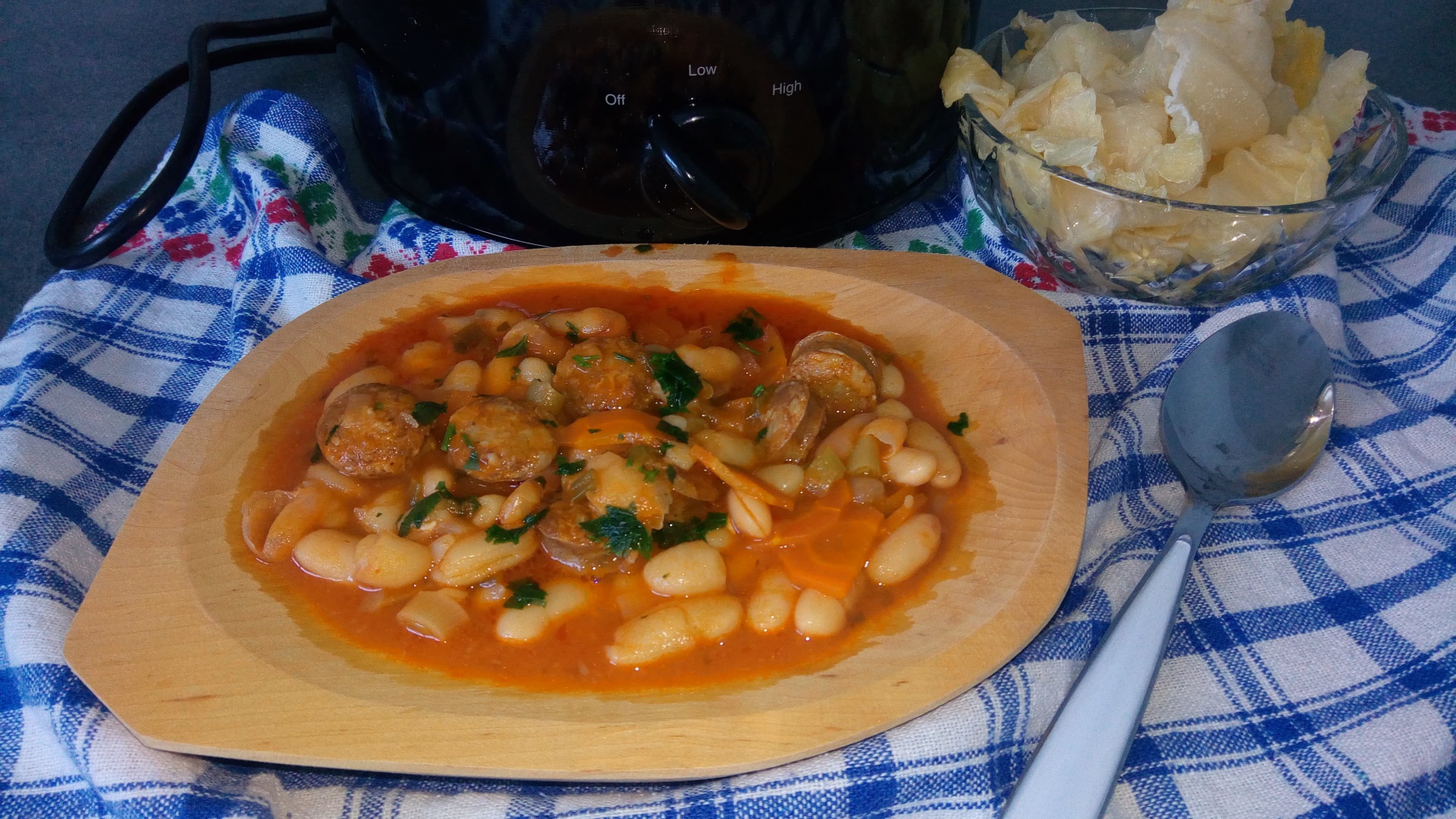 Fasole cu carnati afumati la slow cooker Crock-Pot