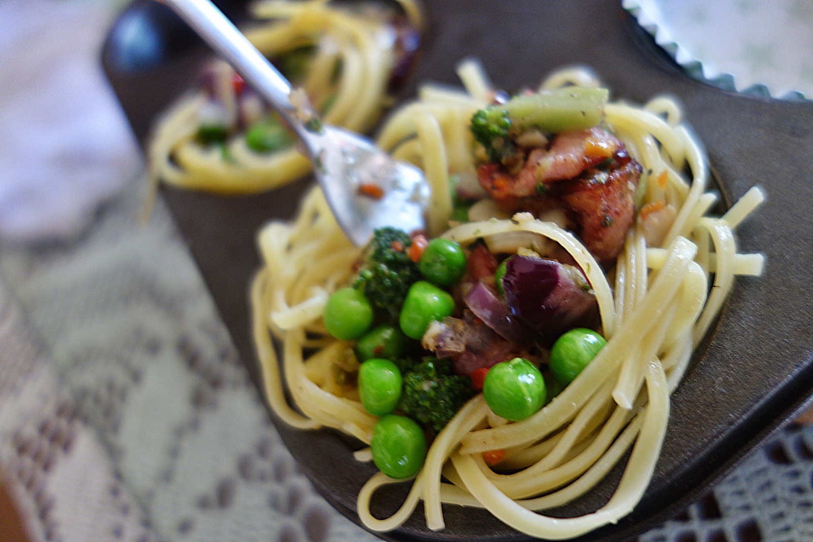 Cuiburi din paste cu legume aromate