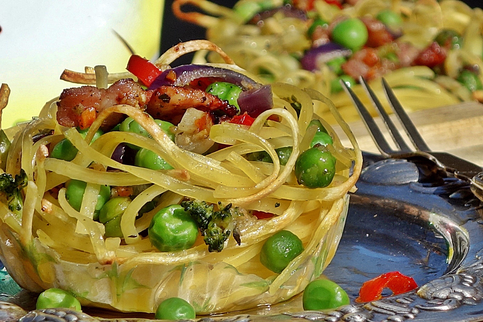 Cuiburi din paste cu legume aromate