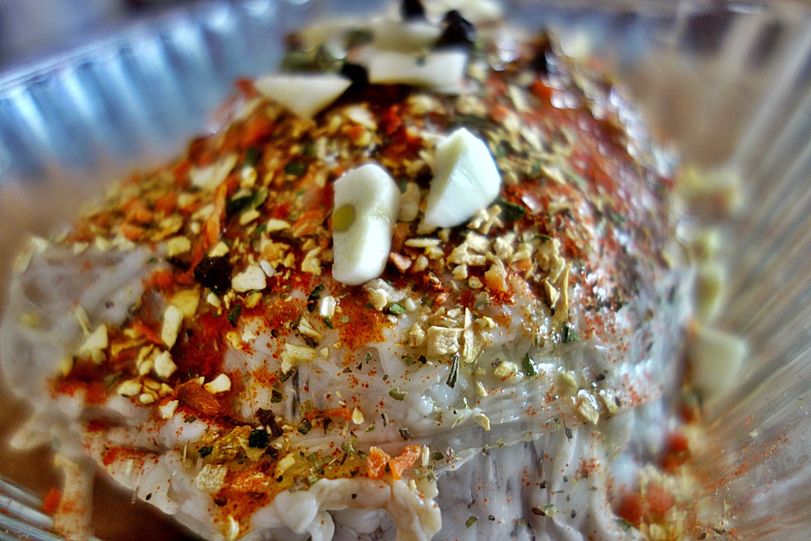 Muschiulet de porc umplut cu fasole pastai si galbiori in mantie de prapur de miel