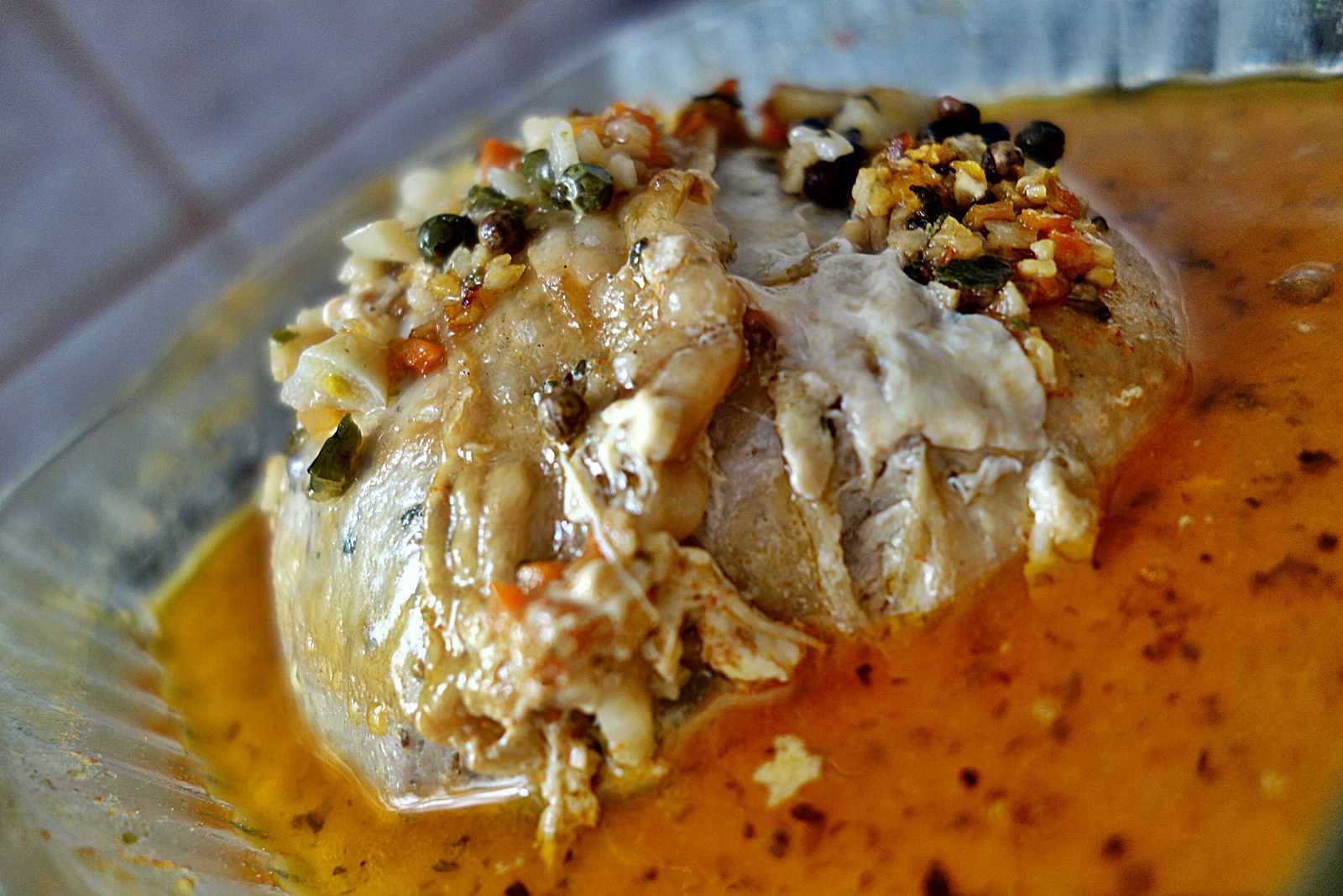 Muschiulet de porc umplut cu fasole pastai si galbiori in mantie de prapur de miel