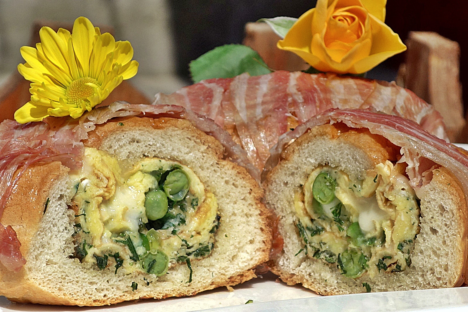 Bagheta umpluta in crusta de bacon