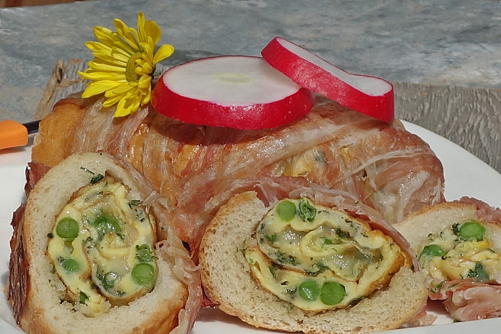 Bagheta umpluta in crusta de bacon