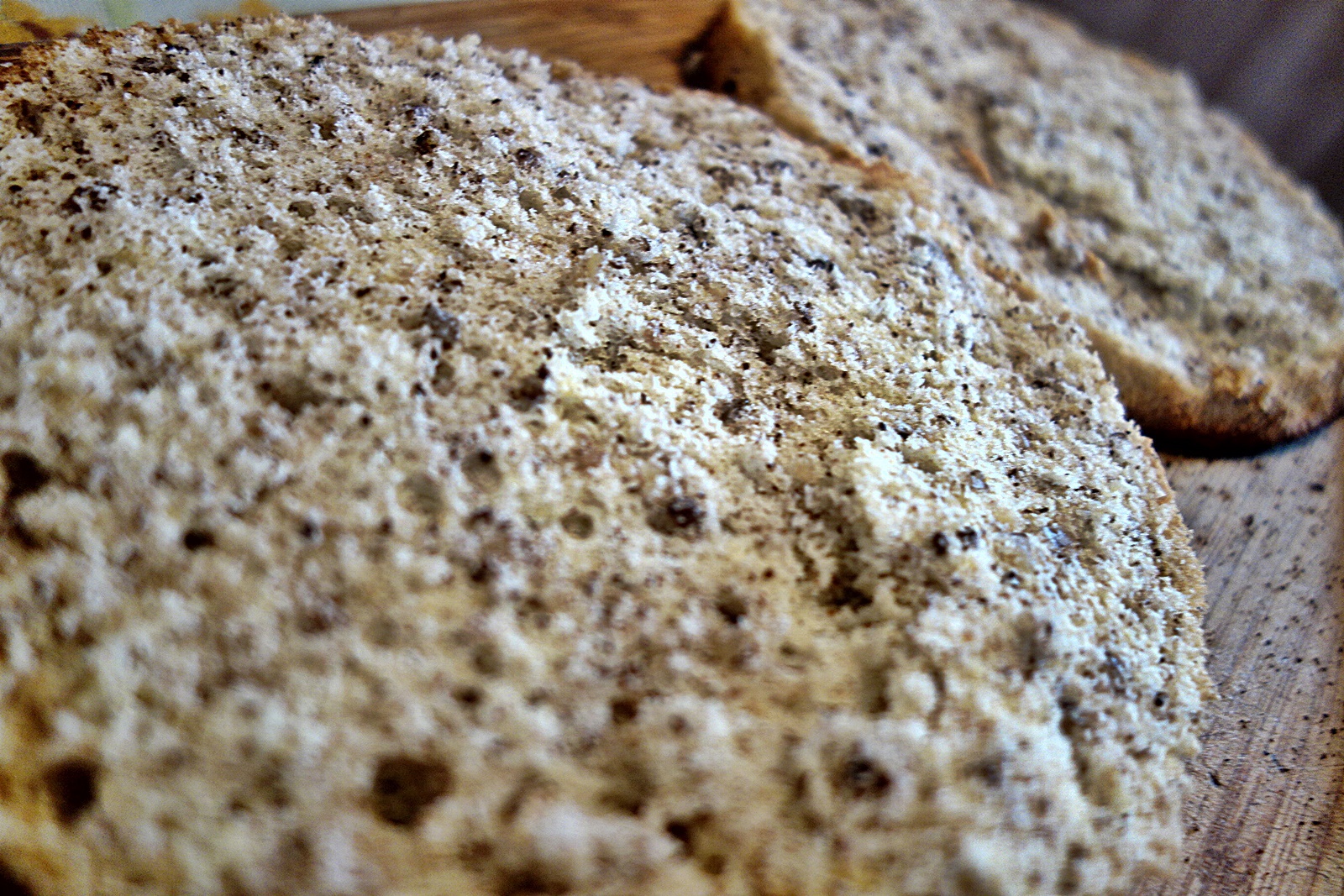 Prajitura cu mascarpone si crusta de nuca