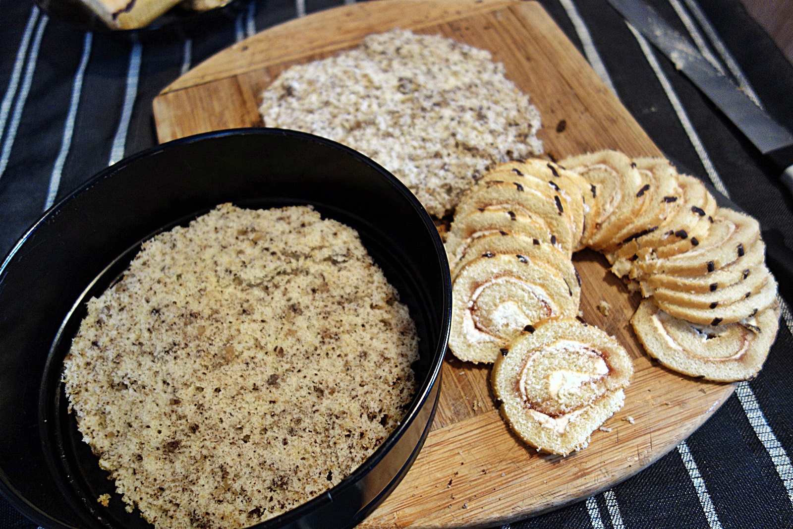 Prajitura cu mascarpone si crusta de nuca