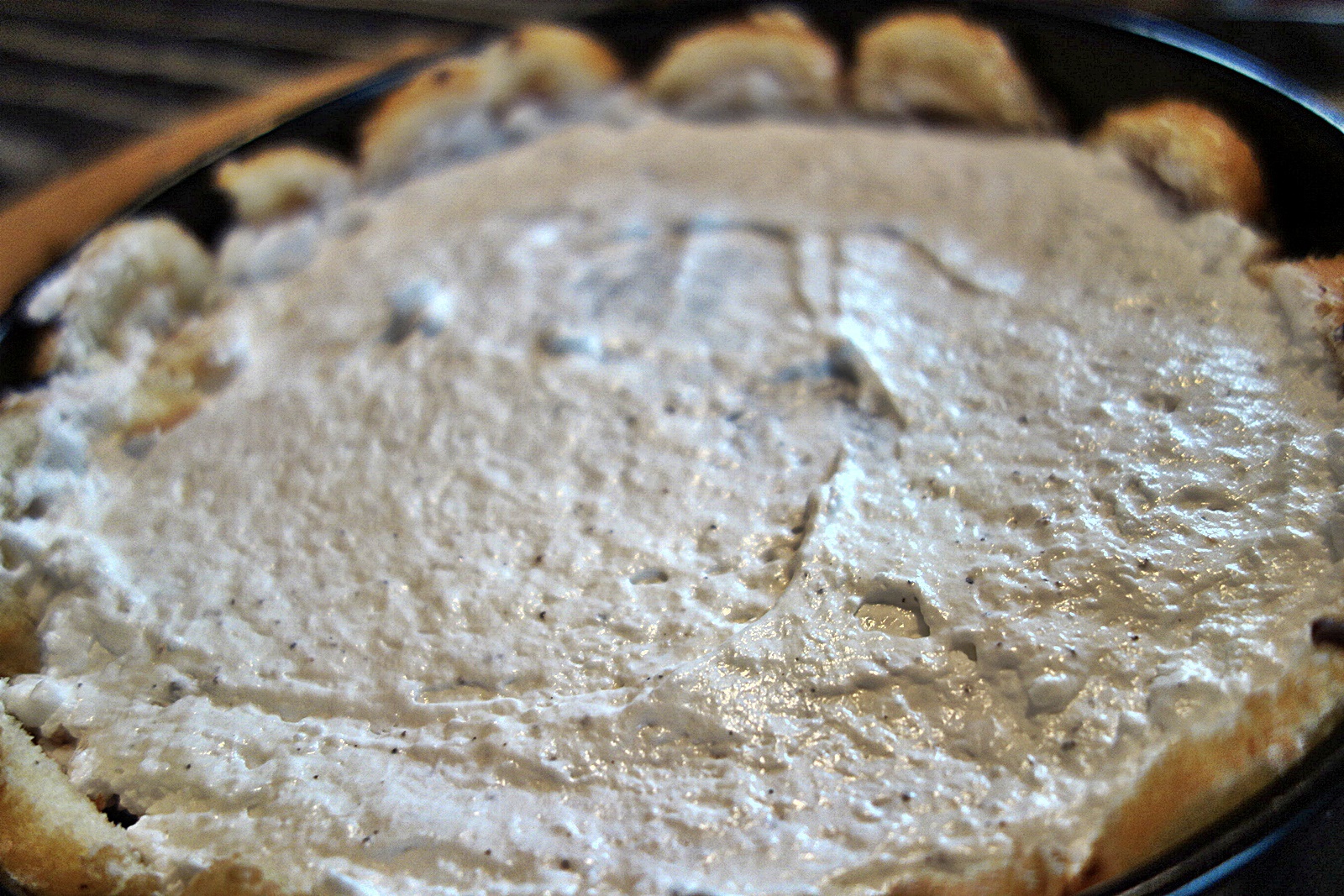 Prajitura cu mascarpone si crusta de nuca