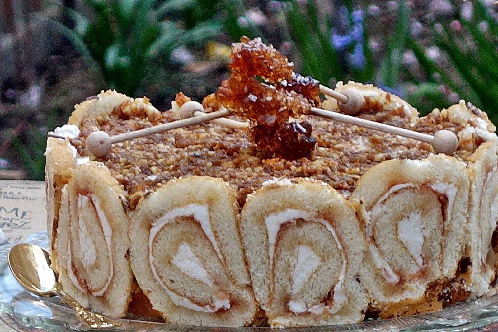 Prajitura cu mascarpone si crusta de nuca