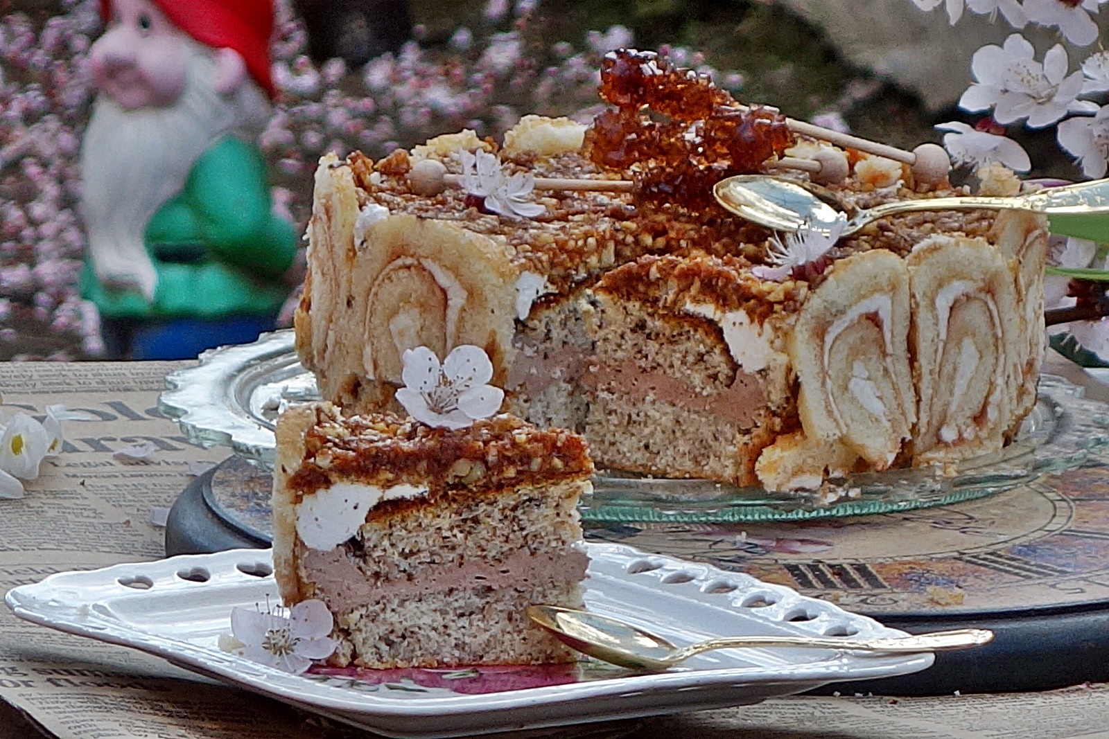 Prajitura cu mascarpone si crusta de nuca