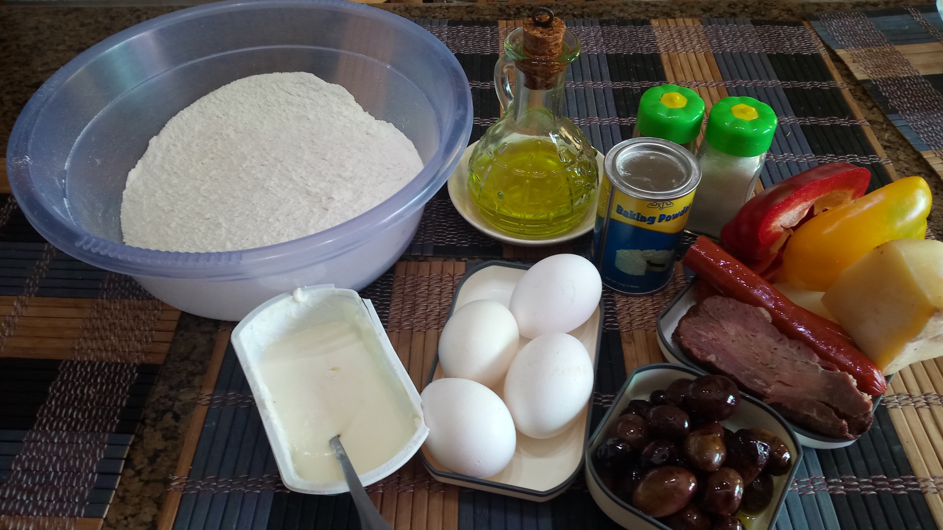 Chec aperitiv cu cascaval afumat si masline negre