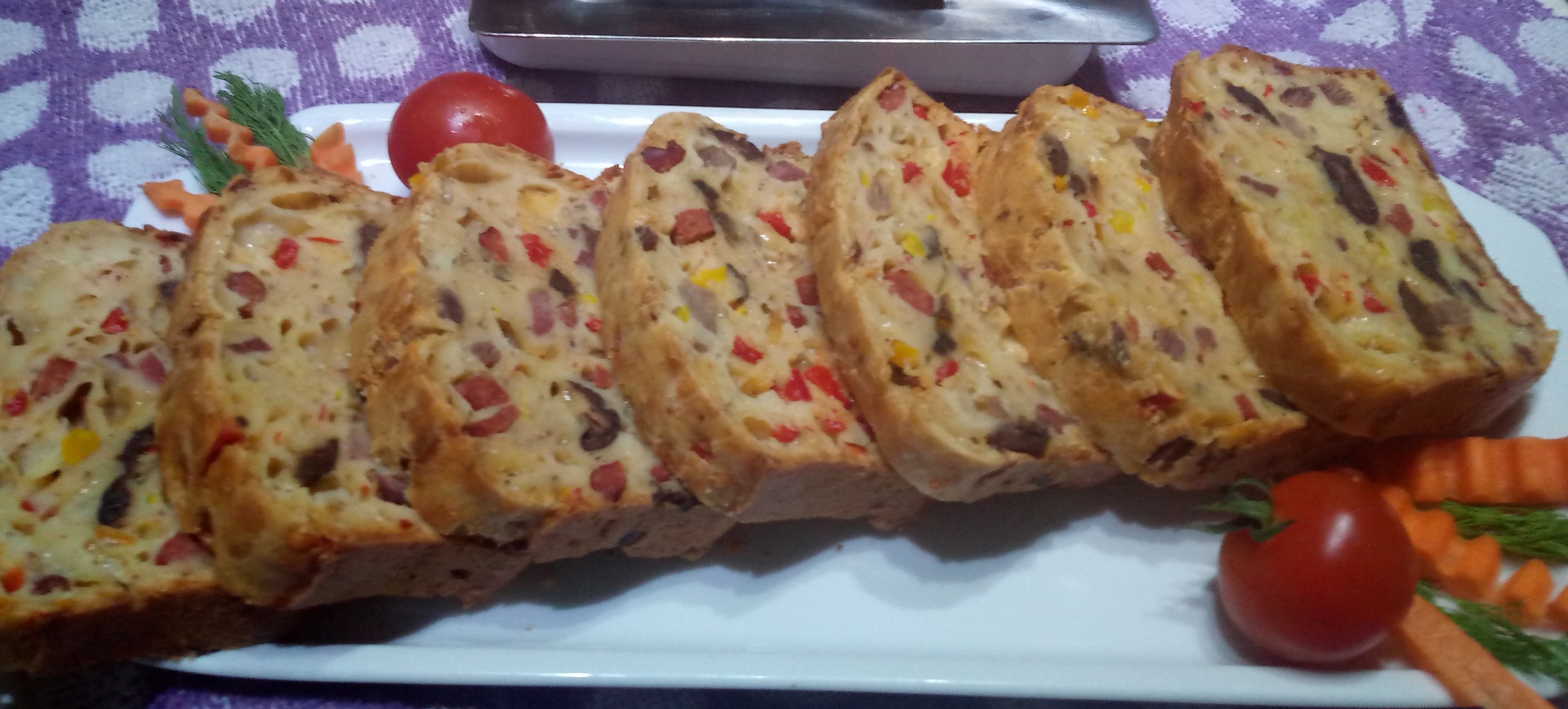 Chec aperitiv cu cascaval afumat si masline negre