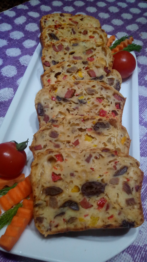 Chec aperitiv cu cascaval afumat si masline negre