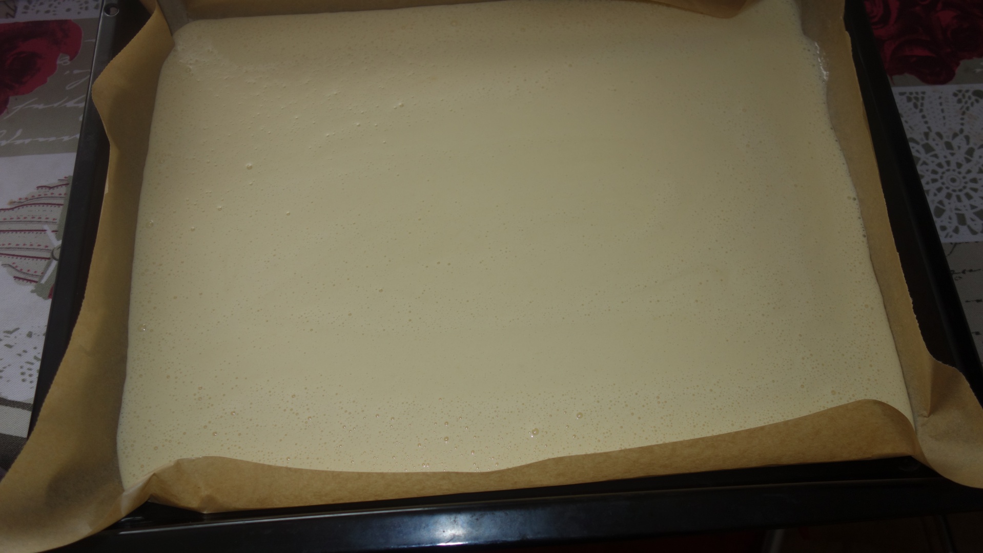 Rulada cu crema de vanilie, mac si cirese confiate