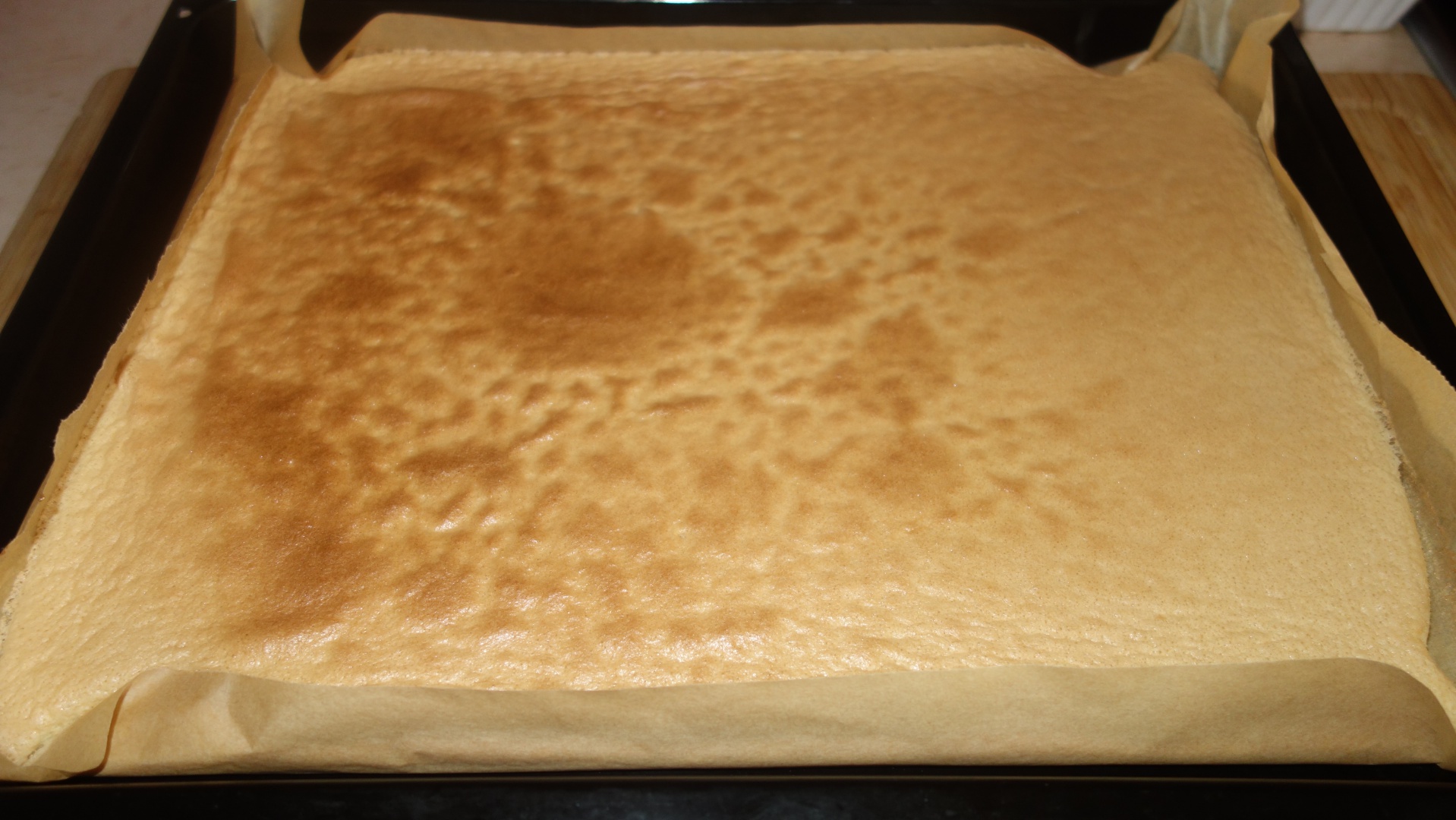 Rulada cu crema de vanilie, mac si cirese confiate