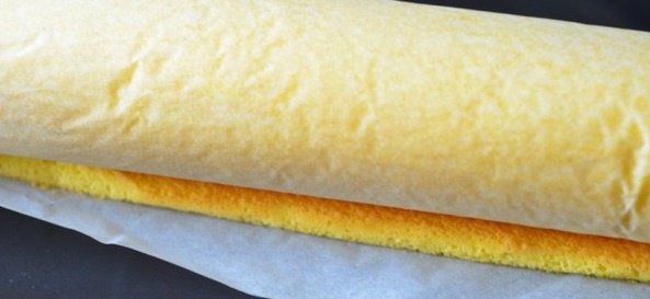 Rulada cu frisca, banane si kiwi