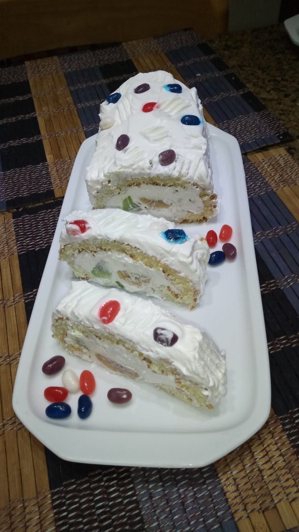 Rulada cu frisca, banane si kiwi