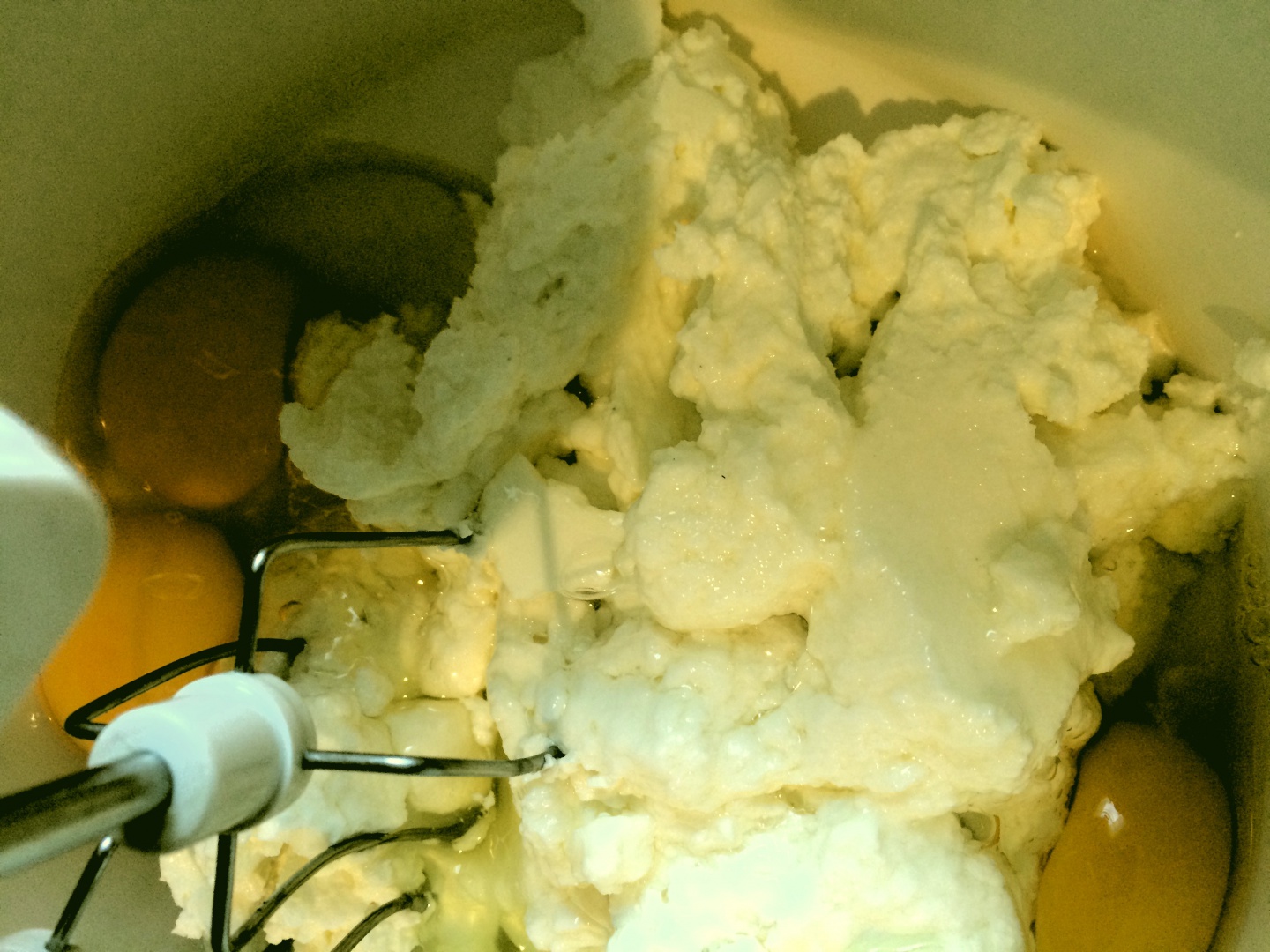 Mini tarte cu crema de branza si jeleu de castraveti