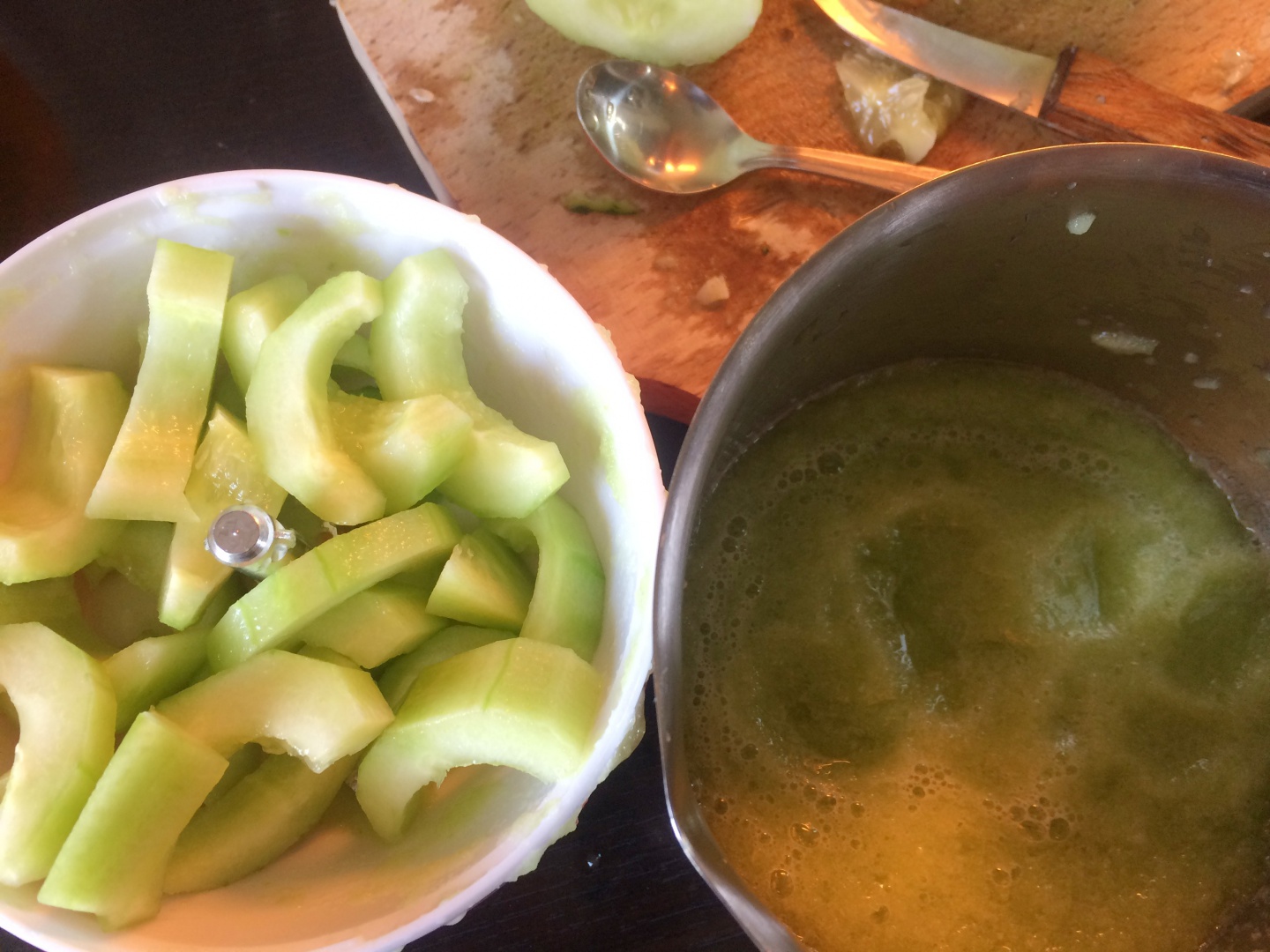 Mini tarte cu crema de branza si jeleu de castraveti