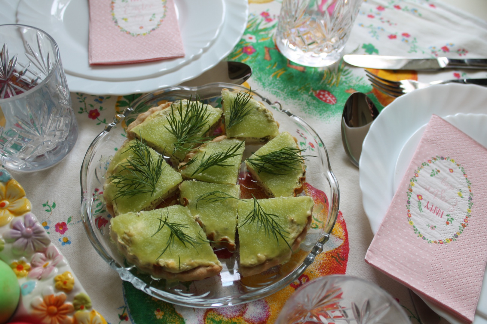 Mini tarte cu crema de branza si jeleu de castraveti