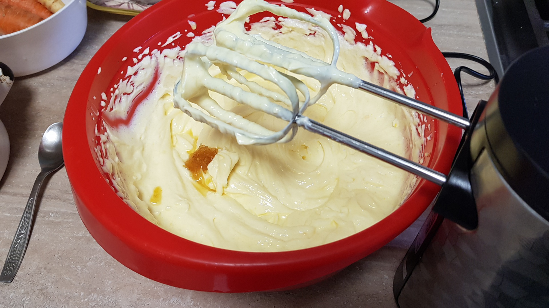 Pasca cu branza, merisoare, stafide si glazura de ciocolata