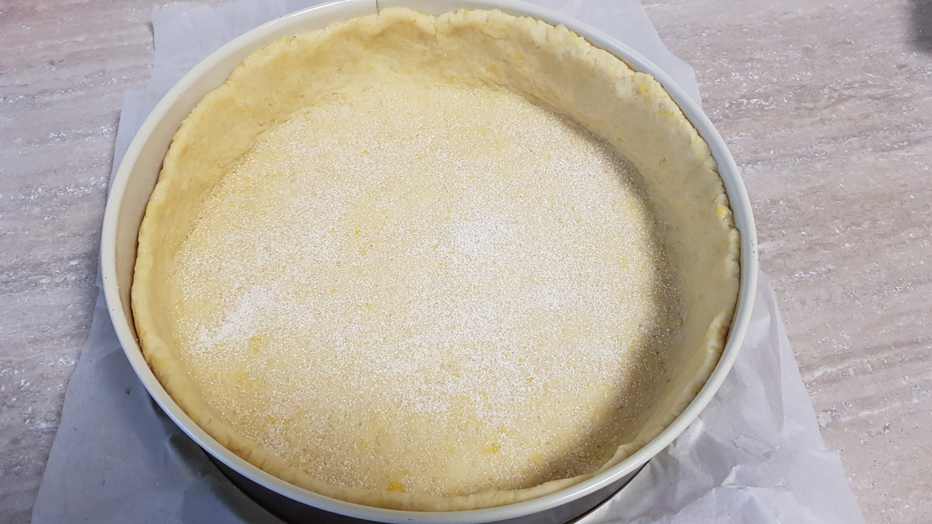 Pasca cu branza, merisoare, stafide si glazura de ciocolata